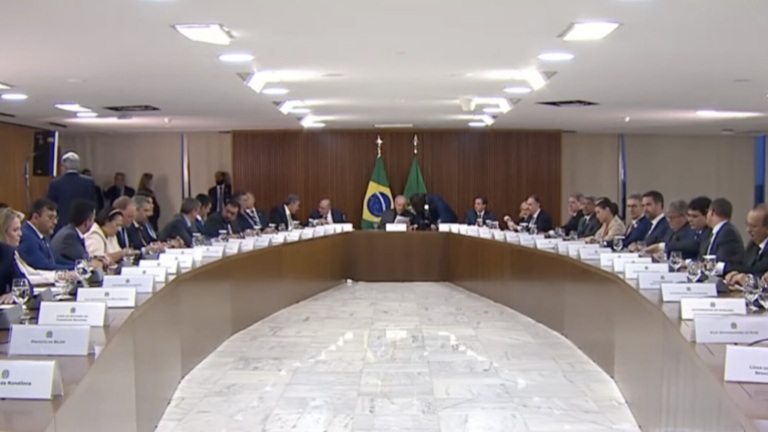Presidente Lula se reúne com governadores e prefeitos