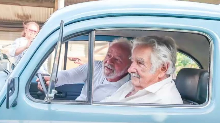 Lula passeia de fusca do ex-presidente do Uruguai Pepe Mujica