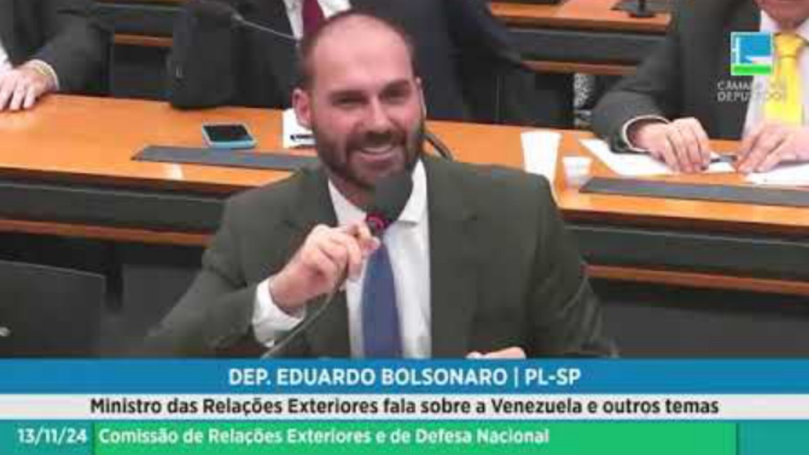 Eduardo Bolsonaro expõe verdades ao corpo de relações internacionais