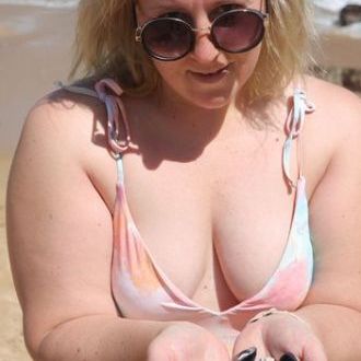 Niura Koshkina on the beach