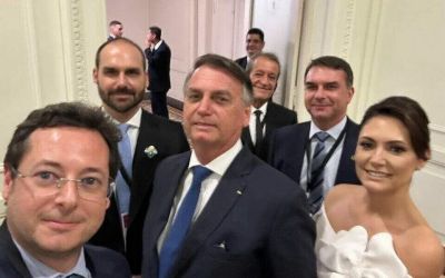 O advogado do ex-presidente Jair Bolsonaro (PL), Fábio Wajngarten, desmentiu publicações que apontaram que o ex-presidente foi “barrado ao tentar se infiltrar em uma foto oficial do novo presidente da Argentina, Javier Milei”, com chefes de Estado durante a cerimônia de posse do argentino.