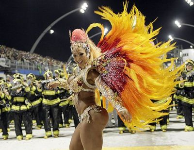 Valesca Popozuda desfilando para Escola de Samba Aguia de Ouro no Carnaval de São Paulo (Foto: Robson Ventura / Folhapress)