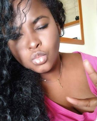 Pouco importa a estação, pelos olhos dela é sempre primavera.