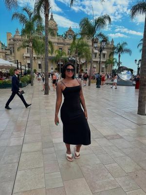 A atriz carioca Rhay Rosa colecionando momentos durante viagem.