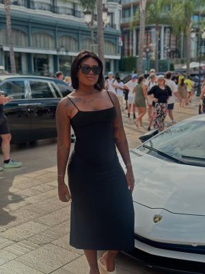 A atriz brasileira Rhay Rosa colecionando momentos durante viagem em Mônaco.