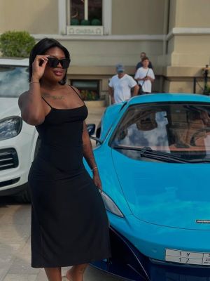 A atriz brasileira Rhay Rosa colecionando momentos durante viagem em Mônaco.