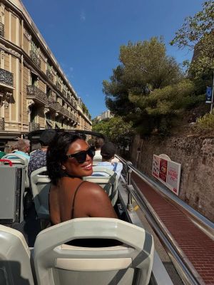 A atriz brasileira Rhay Rosa colecionando momentos durante viagem em Mônaco.