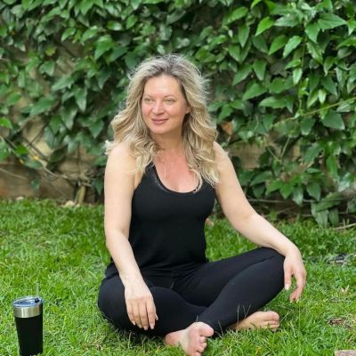 Joice Hasselmann é uma jornalista, radialista, escritora, e política brasileira. Foi eleita deputada federal nas eleições de 2018 e foi a mulher mais votada para a Câmara dos Deputados da história do Brasil.