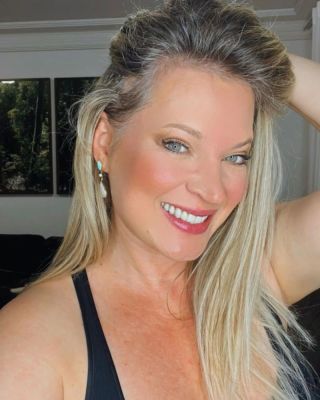 Joice Hasselmann é uma jornalista, radialista, escritora, e política brasileira. Foi eleita deputada federal nas eleições de 2018 e foi a mulher mais votada para a Câmara dos Deputados da história do Brasil.