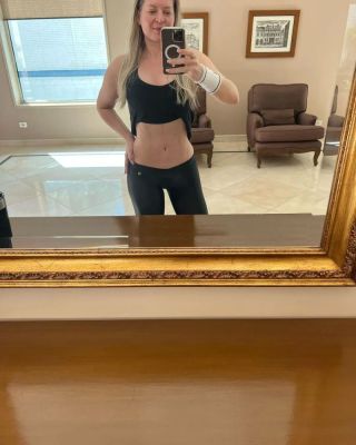 Joice Hasselmann é uma jornalista, radialista, escritora, e política brasileira. Foi eleita deputada federal nas eleições de 2018 e foi a mulher mais votada para a Câmara dos Deputados da história do Brasil.