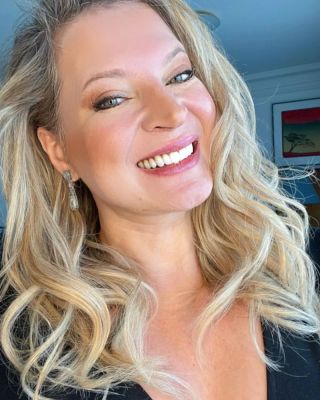 Joice Hasselmann é uma jornalista, radialista, escritora, e política brasileira. Foi eleita deputada federal nas eleições de 2018 e foi a mulher mais votada para a Câmara dos Deputados da história do Brasil.