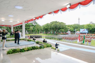 Recebido pelo presidente Prabowo Subianto, da Inonésia. Esta é a primeira visita de um presidente brasileiro a este país dese 2008. A Indonésia é parceira estratégica do Brasil. O quarto país mais populoso do mundo, e a principal economia da Associação das Nações do Sudeste Asiático, a ASEAN. Nossa relação bilateral tem se aprofundado em diversas áreas, como comércio agrícola, bioenergia, defesa e desenvolvimento sustentável. Com esta visita de Estado que iniciamos hoje, fortalecemos ainda mais esta relação.