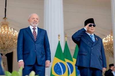 Recebido pelo presidente Prabowo Subianto, da Inonésia. Esta é a primeira visita de um presidente brasileiro a este país dese 2008. A Indonésia é parceira estratégica do Brasil. O quarto país mais populoso do mundo, e a principal economia da Associação das Nações do Sudeste Asiático, a ASEAN. Nossa relação bilateral tem se aprofundado em diversas áreas, como comércio agrícola, bioenergia, defesa e desenvolvimento sustentável. Com esta visita de Estado que iniciamos hoje, fortalecemos ainda mais esta relação.