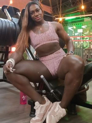 Fernanda Chocolate exibe seu look após o seu treino na academia.