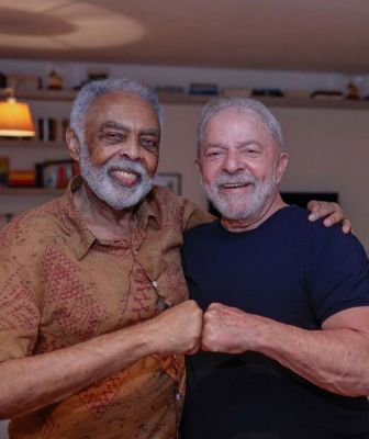 Querido amigo e companheiro Gilberto Gil, parabéns pelo aniversário. Obrigado por enriquecer a cultura brasileira, suas letras e suas melodias fazem de nós um povo mais feliz. Vamos andar com fé, que a fé não costuma falhar.