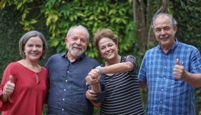 Ótimo encontro hoje com Lula, Dilma Rousseff e Mercadante. Na conversa os desafios para 2022, vencer o retrocesso e resgatar o projeto de transformação do Brasil que era desenvolvido pelos governos do PT: emprego, renda, dignidade ao povo brasileiro.