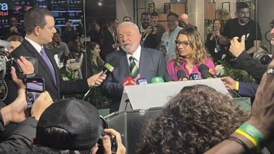 Luiz Inácio Lula da Silva (PT) já chegou nos estúdios da emissora de televisão brasileira Band para o debate presidenciável deste domingo (16), e teceu comentários sobre as falas de Jair Bolsonaro (PL) em relação a meninas venezuelanas: &quot;Do Bolsonaro pode se esperar tudo. Ele, na verdade, agiu com muita má fé com aquelas meninas”.