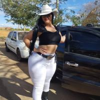 A modelo plus size e influenciadora Marlene Soares presente na Cavalgada Top.