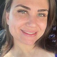 Daniela Baker publicou eu seu Instagram, uma selfie com a legenda "O novo sempre me chama... E eu adoro me perder no inesperado". Eu adoraria ser esse tal "Novo".