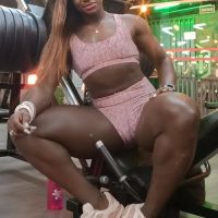 Fernanda Chocolate exibe seu look após o seu treino na academia.