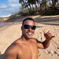 Gabriel Eron aproveitando seus momentos de lazer na praia.