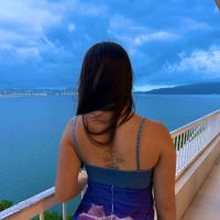 Sou a Gabi Moffer, 20 anos de idade, atriz brasileira que ama o namorado.