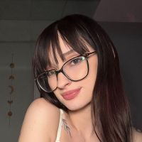 Lenaxlove is an American actress.