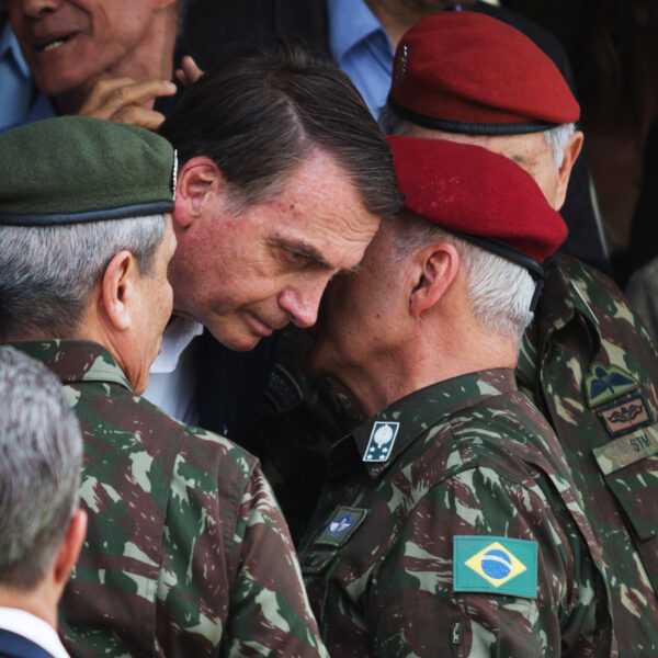 Militares no governo de Jair Bolsonaro querem ganhar salário acima de R$ 39 mil