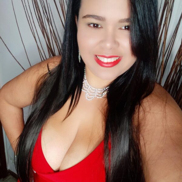 Luana Barreto causa na internet com vestido Vero Moda