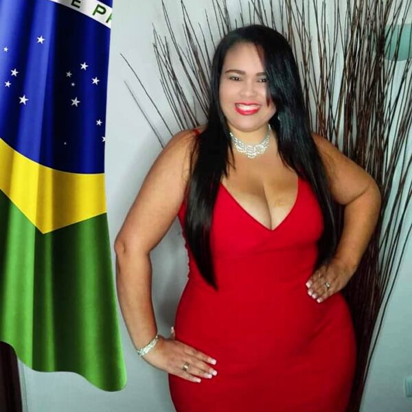 Luana Barreto anuncia seu retorno ao Brasil