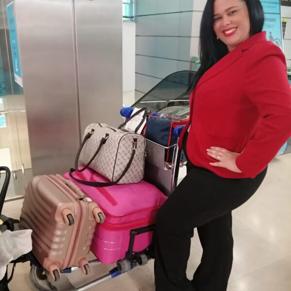 Luana Barreto em visita ao Brasil reencontra familiares e amigos