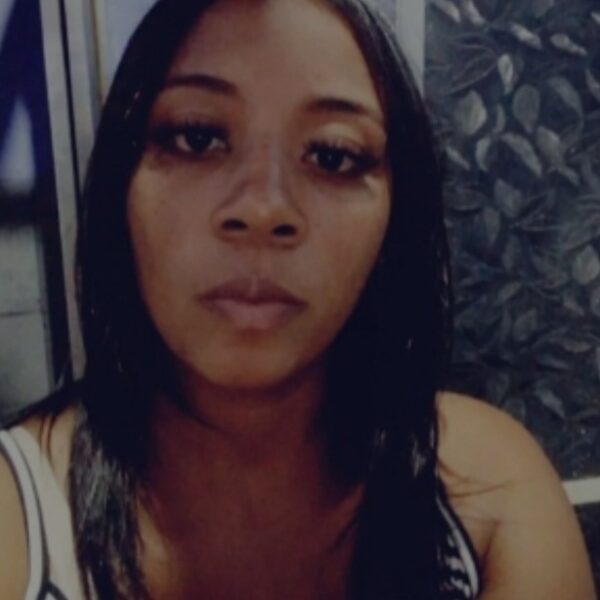Mãe foi assassinada enquanto amamentava seu bebê