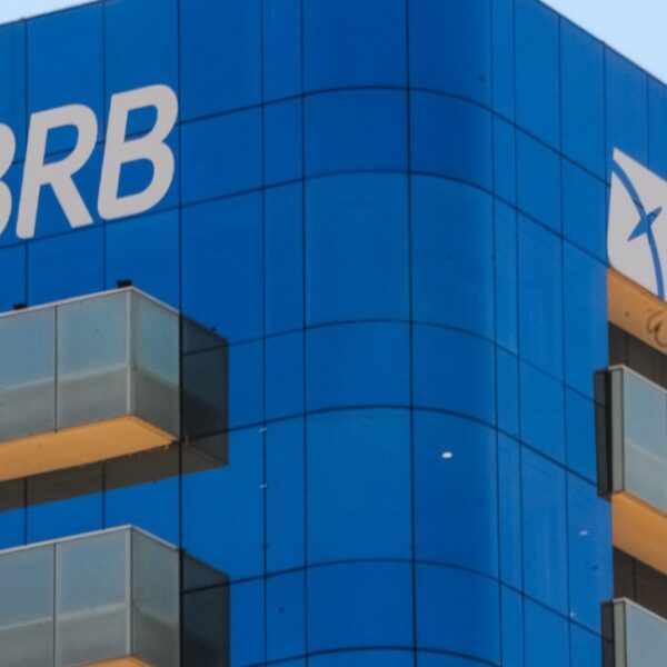 Banco de Brasília envia pedido de compra do Banco Master ao Banco Central