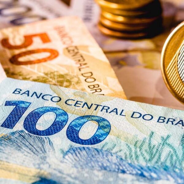 Salário mínimo deverá subir para R$ 1.741 em 2027