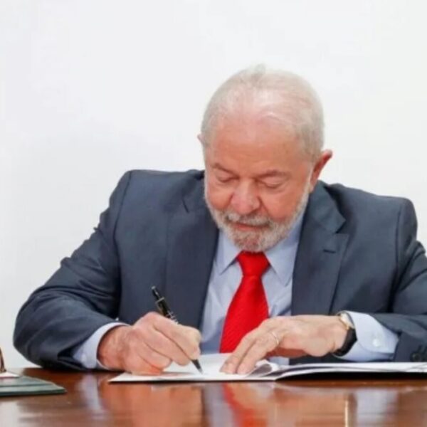 Governo antecipa 13º de aposentados do INSS