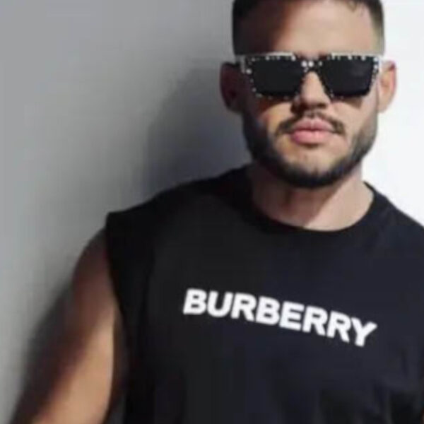 Aluno gay é repreendido na academia Hope Select