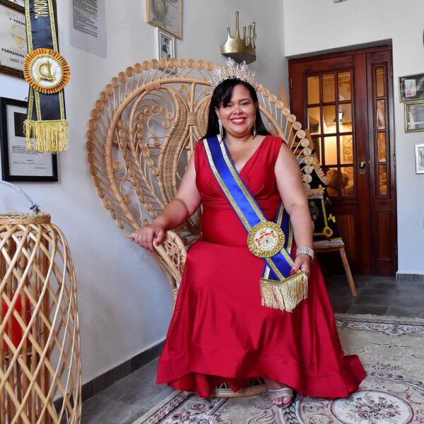 Luana Barreto é homenageada como Embaixadora da Arte 2025 no Mr. Queen Alpalhão