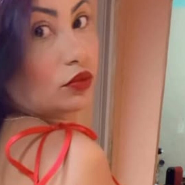 Anja Conceição exibindo seu look