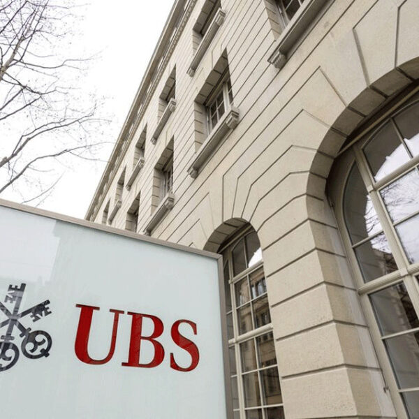 Bank UBS considers moving to US