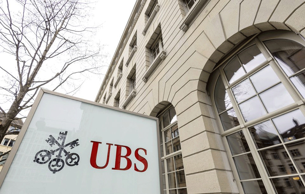 Swiss bank UBS is considering moving to the US to avoid new capital requirements rules.