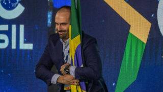 Eduardo Bolsonaro pode estar sofrendo de síndrome de perseguição