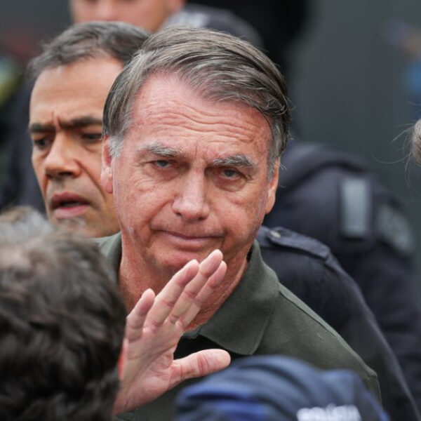 Moraes mantém prisão domiciliar de Bolsonaro