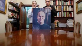 30 años del asesinato de Fernando Múgica: «Me encontré a mi padre muerto en la acera de enfrente»