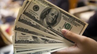 Dólar sobe a R$ 5,20 e volta a atingir maior valor em três meses